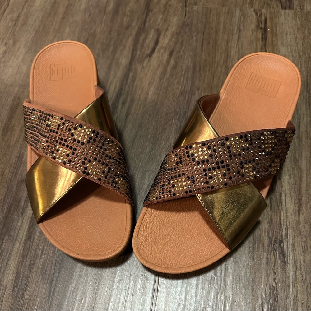 Fitflop Lulu Crystal-Mix Metallic Cross Sandals in Leopard/Gold. Size 8.